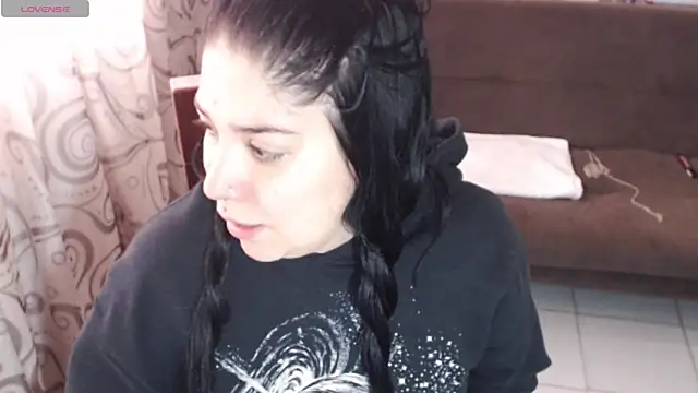 Snapshot of sharonnleon chatting on June 5, 1:39 pm sharonnleon online show from June 5, 1:39 pm