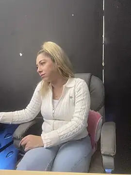 viktoria davis  online show from February 8, 10:13 pm