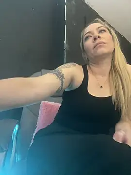 viktoria davis  online show from February 20, 12:40 am