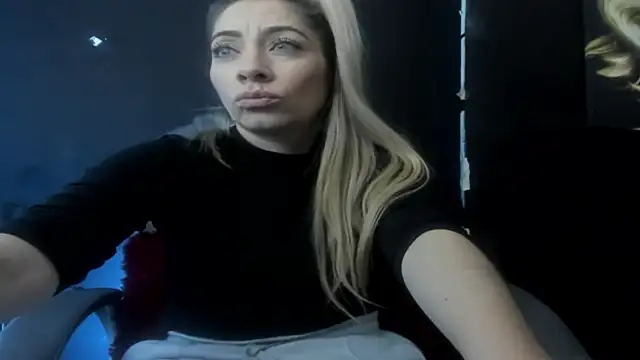 viktoria davis  online show from April 29, 2:15 am