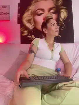 viktoria davis  online show from May 23, 12:38 am