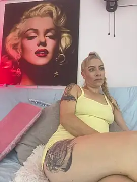 viktoria davis  online show from June 2, 12:01 am