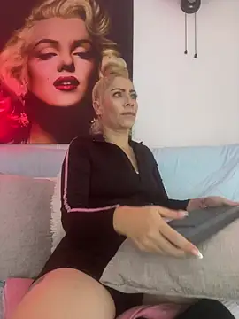 viktoria davis  online show from June 4, 1:11 am