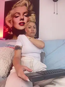 viktoria davis  online show from June 5, 9:31 pm