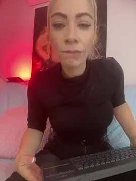 viktoria davis  online show from June 7, 12:04 am