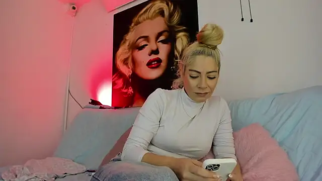 viktoria davis  online show from June 14, 12:08 am