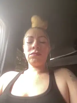 viktoria davis  online show from June 16, 8:55 pm