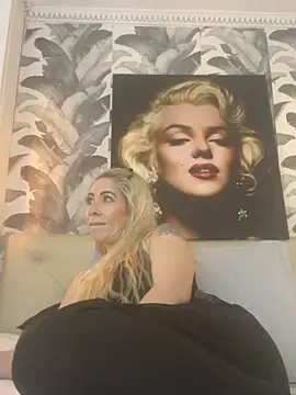 viktoria davis  online show from June 27, 12:04 am