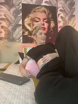 viktoria davis  online show from July 13, 11:40 pm