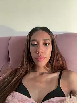 Snapshot of zoe_storm chatting on January 18, 11:22 pm zoe storm online show from January 18, 11:22 pm