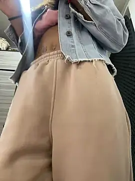 Snapshot of zoe_storm chatting on February 7, 8:31 pm zoe storm online show from February 7, 8:31 pm