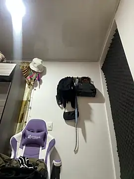 Snapshot of zoe_storm chatting on February 15, 1:42 am zoe storm online show from February 15, 1:42 am