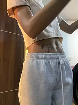 Snapshot of zoe_storm chatting on November 14, 12:42 am zoe storm online show from November 14, 12:42 am