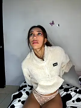 Snapshot of zoe_storm chatting on December 3, 11:36 pm zoe storm online show from December 3, 11:36 pm