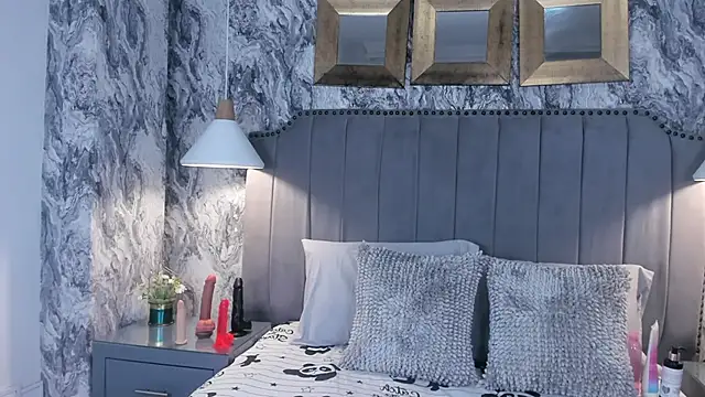 Snapshot of Pocahontas_BGB chatting on September 18, 8:22 pm Pocahontas BGB online show from September 18, 8:22 pm