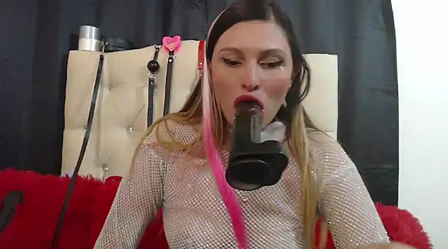 Snapshot of sachaclinford chatting on February 4, 10:24 pm sachaclinford online show from February 4, 10:24 pm