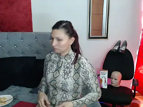 sachaclinford online show from February 12, 6:14 pm