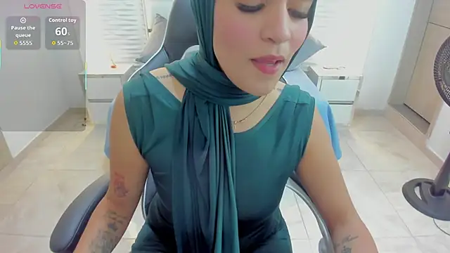 Zulema hamdi online show from November 10, 7:02 pm