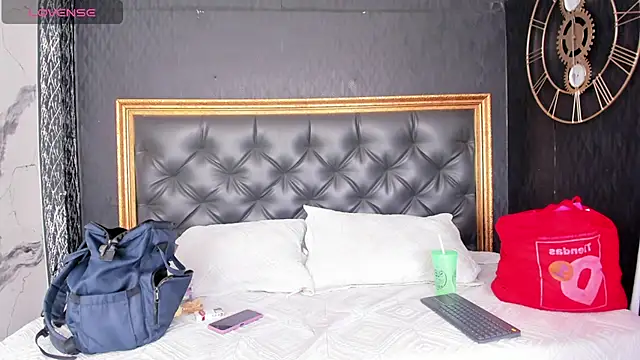 Snapshot of DalayMoore chatting on December 4, 7:44 pm DalayMoore online show from December 4, 7:44 pm