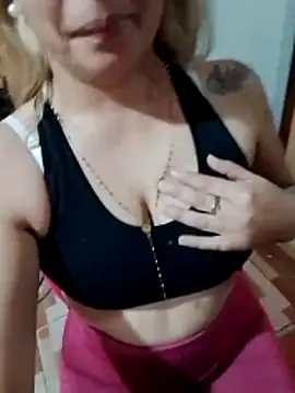 Snapshot of Pilarxxx666 chatting on June 3, 11:46 am Pilarxxx666 online show from June 3, 11:46 am