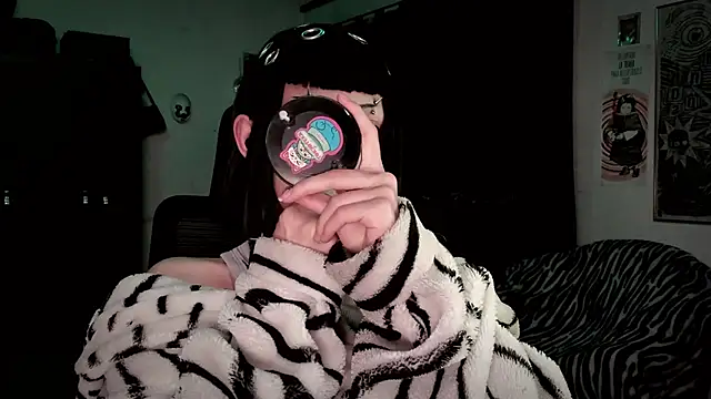 roxy toxic online show from February 12, 12:49 am