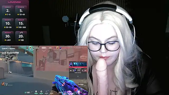 EveBaker04 online show from March 2, 11:20 pm