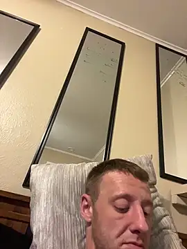 Snapshot of biggzee6 chatting on October 29, 5:31 am biggzee6 online show from October 29, 5:31 am