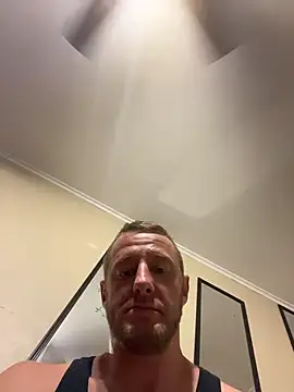 Snapshot of biggzee6 chatting on November 29, 10:13 pm biggzee6 online show from November 29, 10:13 pm