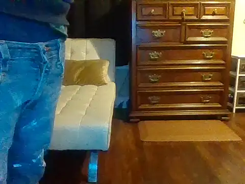 Snapshot of biggzee6 chatting on December 4, 12:09 am biggzee6 online show from December 4, 12:09 am