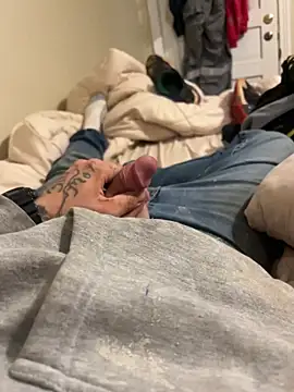 Snapshot of biggzee6 chatting on January 13, 11:21 pm biggzee6 online show from January 13, 11:21 pm