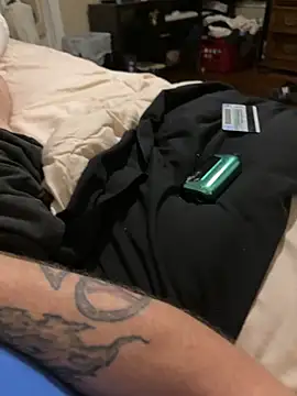 Snapshot of biggzee6 chatting on February 7, 7:01 am biggzee6 online show from February 7, 7:01 am