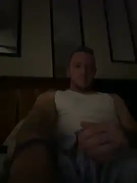 Snapshot of biggzee6 chatting on February 17, 5:26 am biggzee6 online show from February 17, 5:26 am