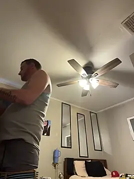 Snapshot of biggzee6 chatting on February 23, 10:40 pm biggzee6 online show from February 23, 10:40 pm