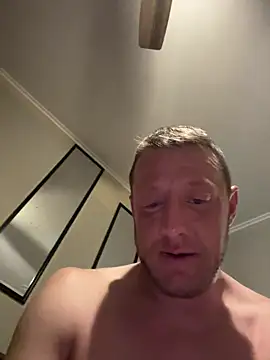 Snapshot of biggzee6 chatting on February 26, 6:34 am biggzee6 online show from February 26, 6:34 am