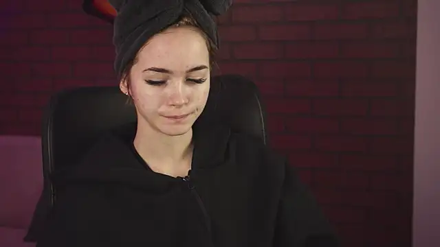 Snapshot of DakotaaJohnnson chatting on February 5, 6:13 am DakotaaJohnnson online show from February 5, 6:13 am