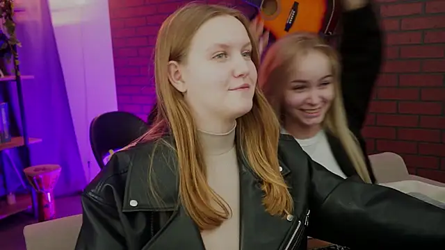 Snapshot of DakotaaJohnnson chatting on September 25, 12:53 pm DakotaaJohnnson online show from September 25, 12:53 pm