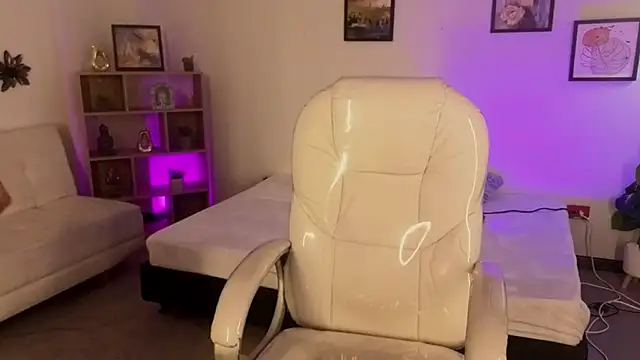 Nicole Foxx  online show from October 22, 7:46 pm