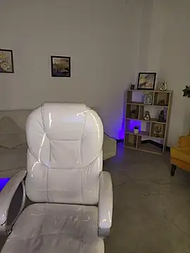 Nicole Foxx  online show from November 6, 7:37 pm