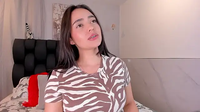Snapshot of miss_hellen2 chatting on May 7, 3:01 am miss hellen2 online show from May 7, 3:01 am