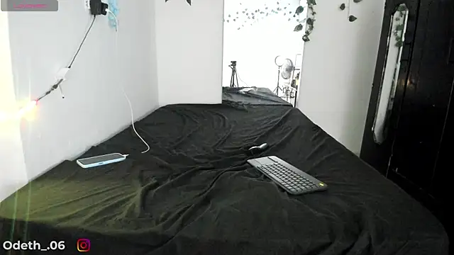 Snapshot of Odeth_ chatting on October 22, 3:51 am Odeth online show from October 22, 3:51 am