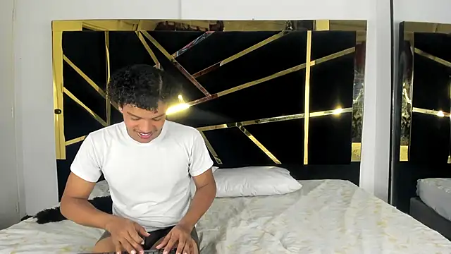 Snapshot of DanteAndKyle chatting on January 30, 12:59 pm DanteAndKyle online show from January 30, 12:59 pm