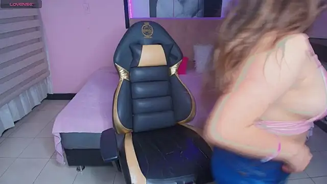 Snapshot of Kitten_Cam chatting on February 13, 12:54 pm Kitten Cam online show from February 13, 12:54 pm