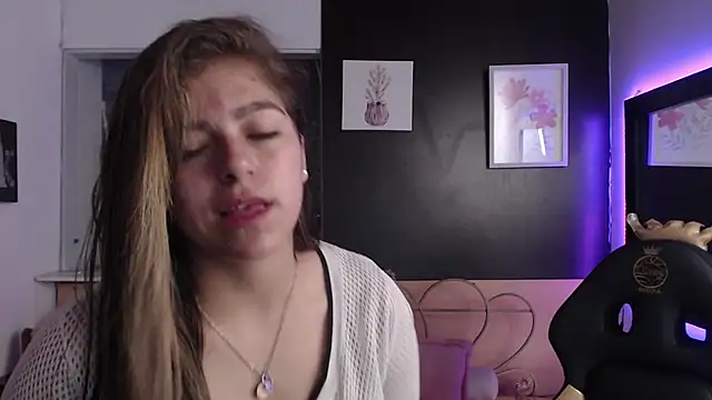 Snapshot of Kitten_Cam chatting on October 22, 3:18 am Kitten Cam online show from October 22, 3:18 am