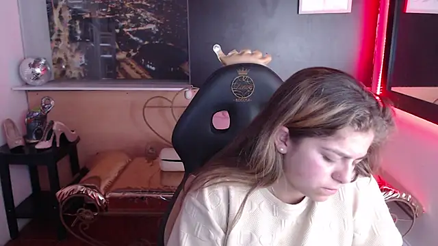 Snapshot of Kitten_Cam chatting on October 22, 8:52 pm Kitten Cam online show from October 22, 8:52 pm