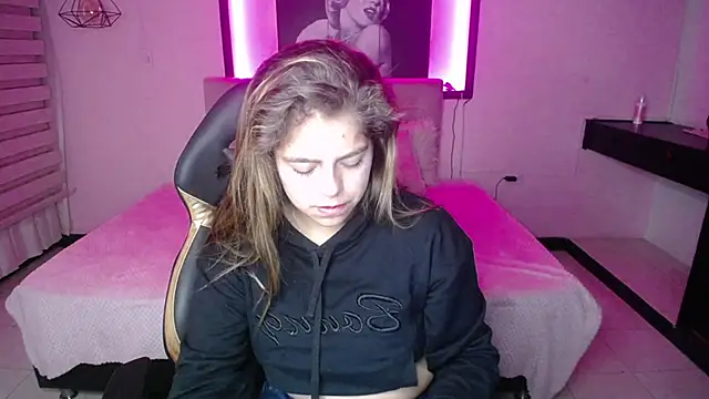 Snapshot of Kitten_Cam chatting on November 11, 2:55 am Kitten Cam online show from November 11, 2:55 am