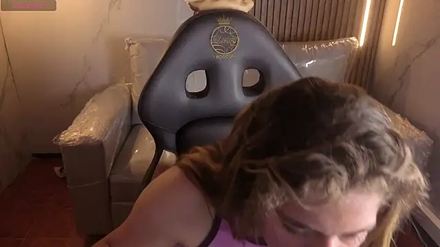 Snapshot of Kitten_Cam chatting on December 16, 1:54 am Kitten Cam online show from December 16, 1:54 am