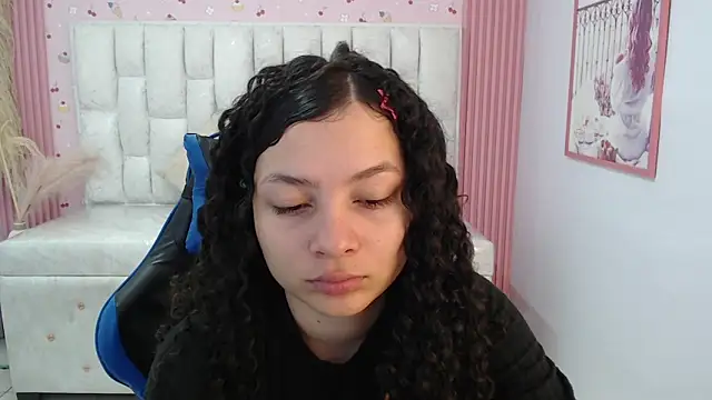 shalon diaz s online show from November 15, 1:18 pm