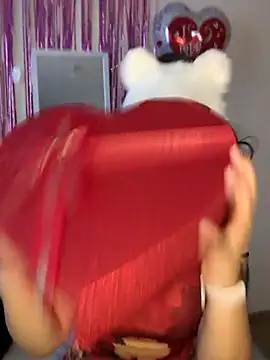 Snapshot of GinnyDelice chatting on February 25, 11:33 pm GinnyDelice online show from February 25, 11:33 pm