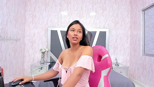 LIA SWAN  online show from February 28, 7:15 am