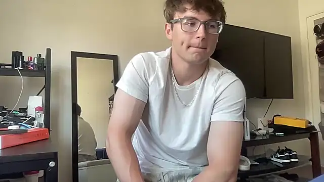 Snapshot of ryan_28747 chatting on May 9, 9:31 pm ryan 28747 online show from May 9, 9:31 pm